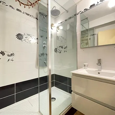 Apartment A 50m De La Avec Parking Prive, Pour 4 Personnes - Fr-1-338-324 *
